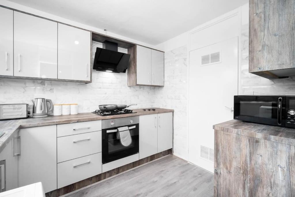 Jlr,Nec,B'Ham Airport,Entire House,Wi-Fi,Netflix Villa Birmingham Eksteriør billede