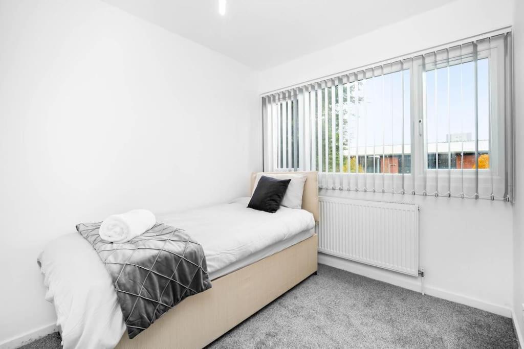 Jlr,Nec,B'Ham Airport,Entire House,Wi-Fi,Netflix Villa Birmingham Eksteriør billede